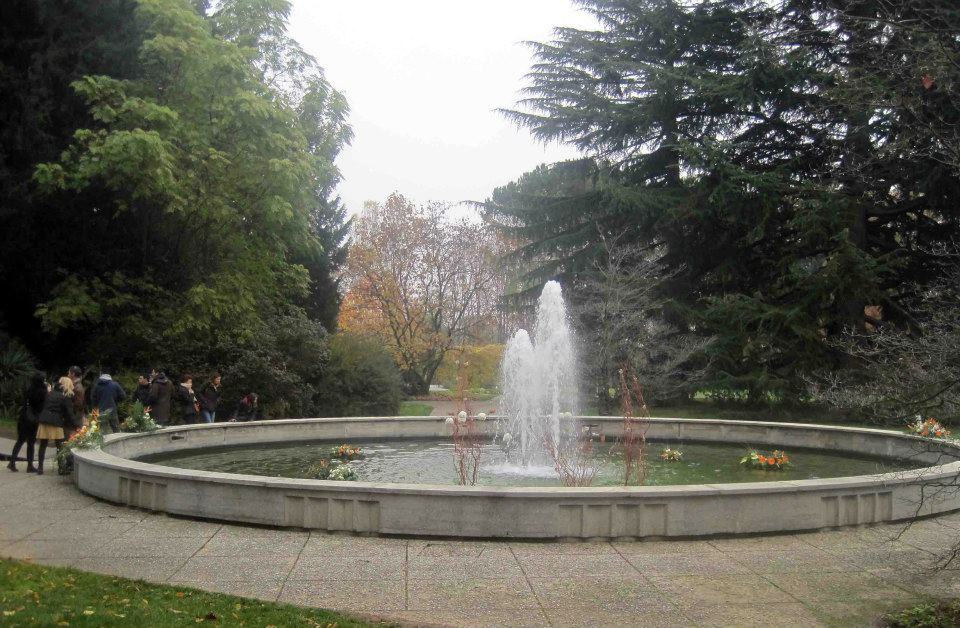 La fontana del parco in autunno
