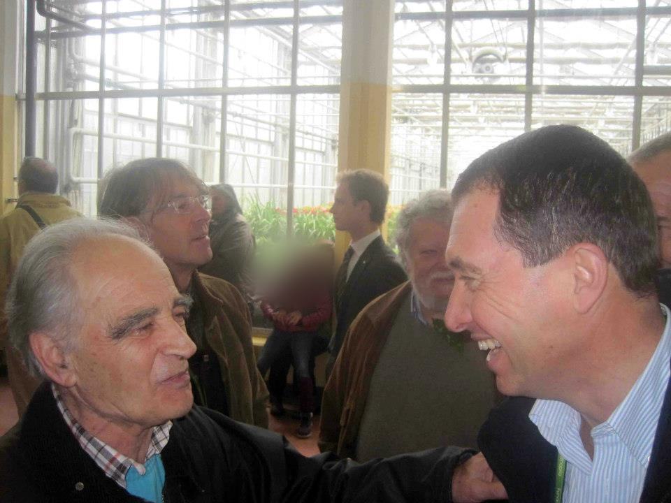 Incontro tra ex allievi dentro la serra